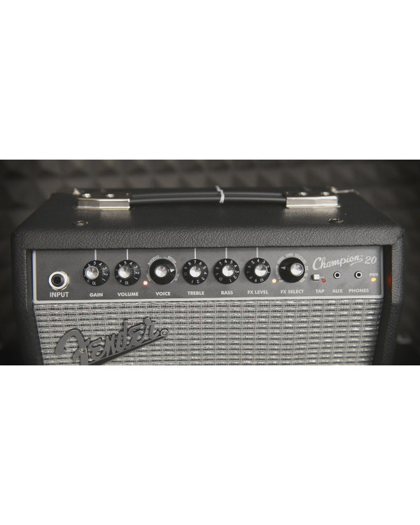 FENDER CHAMPION 20 Комбопідсилювач