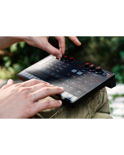 IK MULTIMEDIA UNO Synth-foto5
