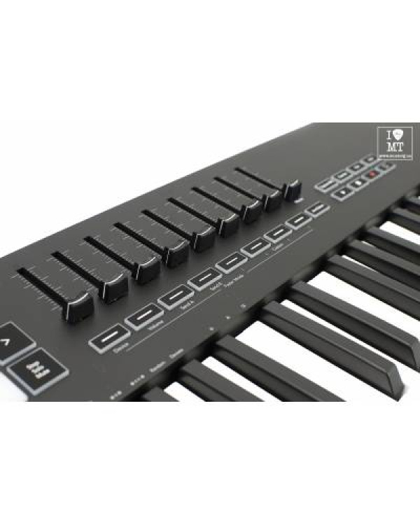 NOVATION Launchkey 61 MK3 MIDI клавіатура