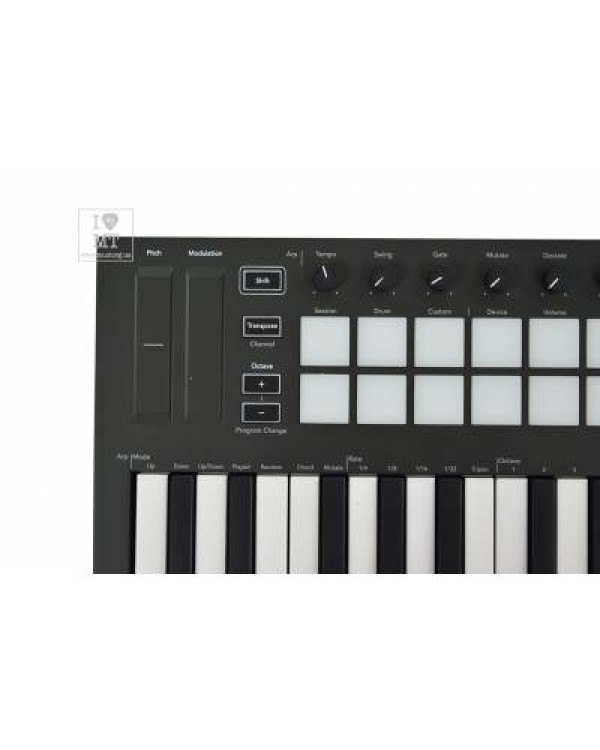 NOVATION LaunchKey Mini MK3 MIDI клавіатура