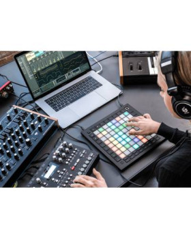 NOVATION Launchpad Pro MK3 MIDI контролер-foto4