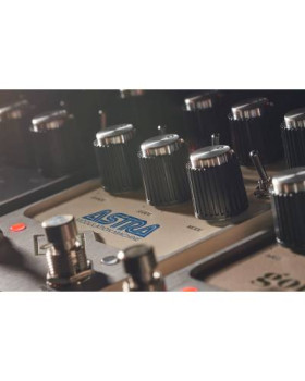 UNIVERSAL AUDIO Astra Modulation Machine Педаль ефектів-foto4