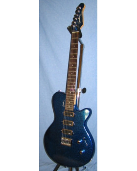 Електрогітара Godin TRIUMPH SPARKLE BLUE Електрогітара Godin TRIUMPH SPARKLE BLUE