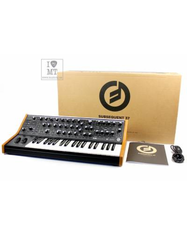 MOOG SUBSEQUENT 37 Синтезатор аналоговий