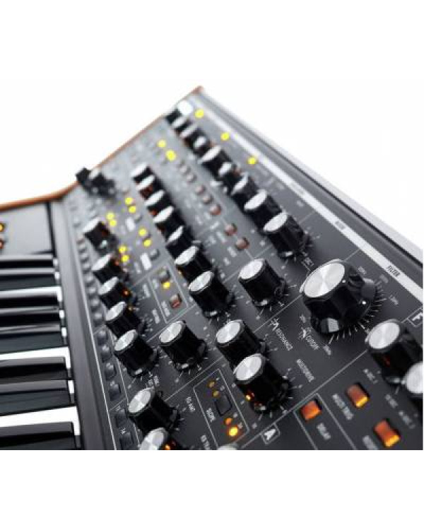 MOOG SUBSEQUENT 37 Синтезатор аналоговий
